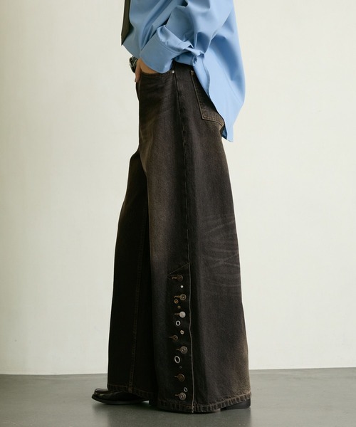 PBLIM(ページボーイリム)の「《UNISEX》ランダムボタンデニム(デニムパンツ・レディース・ブルー/ブラック・MEDIUM/LARGE)」の7枚目の写真
