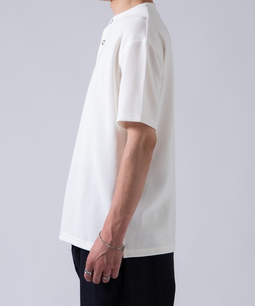 OXA(オグザ)の「リブ半袖ヘンリーネックTシャツ OXA(Tシャツ/カットソー・メンズ・ブラック/ホワイト・FREE)」の12枚目の写真