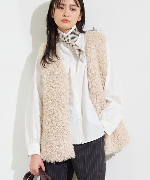 INDIVI(インディヴィ)の「【羽織るだけでお洒落】カールエコファー ジレ(ベスト・レディース・アイボリー系5/ベージュ系その他2・15 /13/05/38/34)」の4枚目の写真