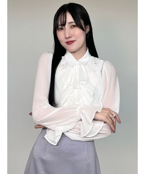 MERCURYDUO(マーキュリーデュオ)の「プリーツラッフルブラウス(シャツ/ブラウス・レディース・ライトブルー/ピンク/オフホワイト・FREE)」の8枚目の写真