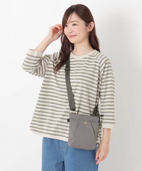 one'sterrace(ワンズテラス)の「SE 肩に優しい軽量ポシェット(ショルダーバッグ・レディース・ブラック系8/グレー系4/ベージュ系9・99)」の15枚目の写真
