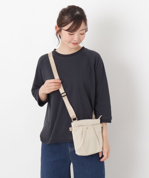 one'sterrace(ワンズテラス)の「SE 肩に優しい軽量ポシェット(ショルダーバッグ・レディース・ブラック系8/グレー系4/ベージュ系9・99)」の20枚目の写真