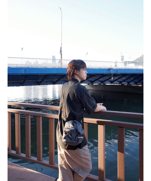 RAWROW（ロウロウ）の「シティウォーカー ドローストリングバッグ [3カラー]（メッセンジャーバッグ・レディース・ブラック/チャコール/カーキ・FREE）」の12枚目の写真