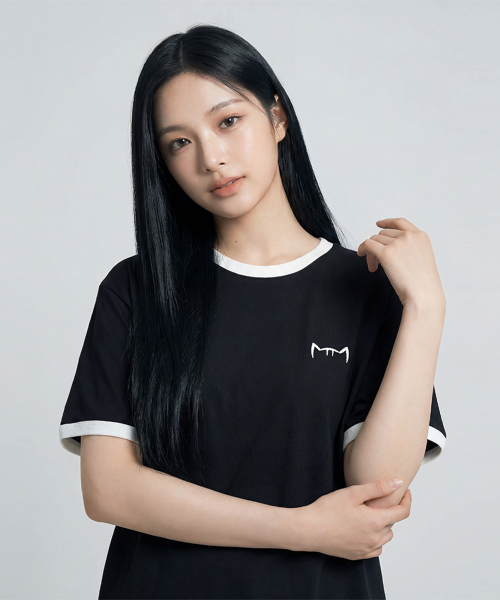 KIKIMIMI(キキミミ)の「リンガーキティスモールロゴTシャツ(ブラック)(Tシャツ/カットソー・レディース・ブラック・SMALL/MEDIUM/LARGE)」の2枚目の写真