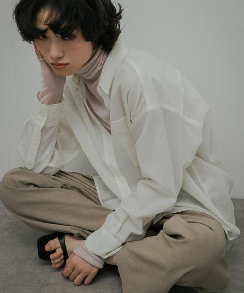 URBAN RESEARCH DOORS(アーバンリサーチドアーズ)の「Wool Blend Basic Shirts(シャツ/ブラウス・レディース・グレー/オフホワイト・FREE)」の2枚目の写真