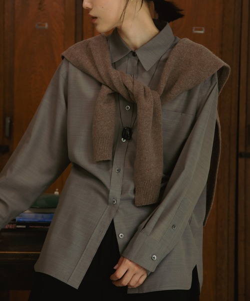 URBAN RESEARCH DOORS（アーバンリサーチドアーズ）の「Wool Blend Basic Shirts（シャツ/ブラウス・レディース・グレー/オフホワイト・FREE）」の2枚目の写真