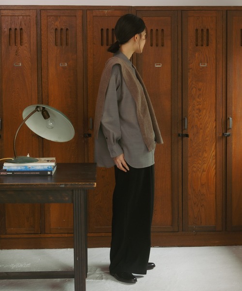 URBAN RESEARCH DOORS（アーバンリサーチドアーズ）の「Wool Blend Basic Shirts（シャツ/ブラウス・レディース・グレー/オフホワイト・FREE）」の9枚目の写真