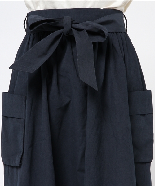 E hyphen world gallery(イーハイフンワールドギャラリー)の「フロントリボンマキシ丈スカート(スカート・レディース・ウッド/カーキ/ネイビー・FREE)」の8枚目の写真
