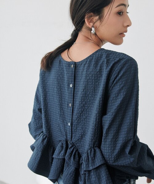 RIVE DROITE（リヴドロワ）の「【WEB限定/2WAY】チェックペプラムシャツ（秋服）（シャツ/ブラウス・レディース・ネイビー/アイボリー・FREE）」の2枚目の写真