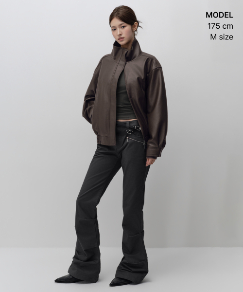 MUSINSA STANDARD WOMAN（ムシンサスタンダードウーマン）の「ウィメンズ シンセティックレザー ハイネックブルゾンジャケット [ブラウン]（ライダースジャケット・レディース・その他・LARGE/SMALL/MEDIUM）」の2枚目の写真