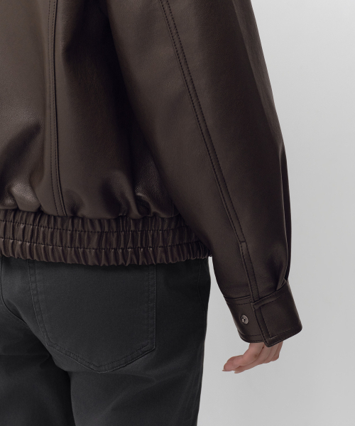 MUSINSA STANDARD WOMAN（ムシンサスタンダードウーマン）の「ウィメンズ シンセティックレザー ハイネックブルゾンジャケット [ブラウン]（ライダースジャケット・レディース・その他・LARGE/SMALL/MEDIUM）」の8枚目の写真