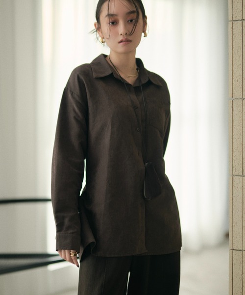 LAULEN(ローレン)の「back buckle suede touch shirt/バックバックルスエードタッチシャツ(シャツ/ブラウス・レディース・カーキ/ブラウン・FREE)」の4枚目の写真