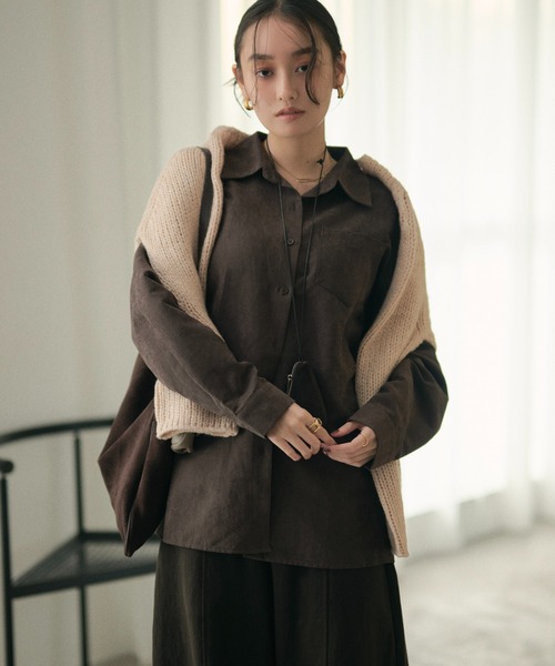 LAULEN(ローレン)の「back buckle suede touch shirt/バックバックルスエードタッチシャツ(シャツ/ブラウス・レディース・カーキ/ブラウン・FREE)」の3枚目の写真