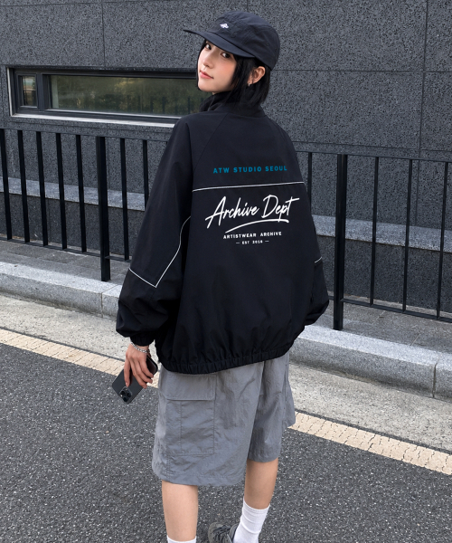 ARTISTWEAR（アーティストウェア）の「アーカイブデップ ラグランパイピングウインドブレーカー（ナイロンジャケット・レディース・ブラック・SMALL/MEDIUM/LARGE/X-LARGE/XX-LARGE）」の2枚目の写真