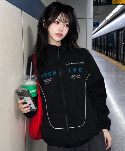 ARTISTWEAR（アーティストウェア）の「アーカイブデップ ラグランパイピングウインドブレーカー（ナイロンジャケット・レディース・ブラック・SMALL/MEDIUM/LARGE/X-LARGE/XX-LARGE）」の6枚目の写真