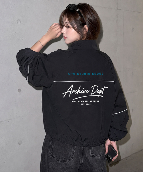 ARTISTWEAR（アーティストウェア）の「アーカイブデップ ラグランパイピングウインドブレーカー（ナイロンジャケット・レディース・ブラック・SMALL/MEDIUM/LARGE/X-LARGE/XX-LARGE）」の7枚目の写真