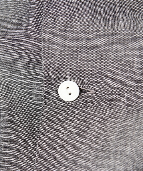 And A(アンドエー)の「ノーカラー2トーン長袖シャツ (ANSOMEONE)(シャツ/ブラウス・メンズ・ブラック/サックスブルー/オレンジ・42/44)」の8枚目の写真