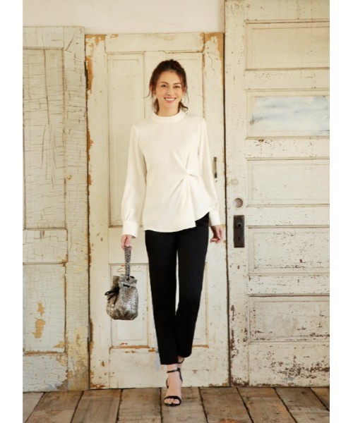STYLE DELI(スタイルデリ)の「ツイストディテールブラウス(シャツ/ブラウス・レディース・アイボリー/ピンク・MEDIUM)」の22枚目の写真