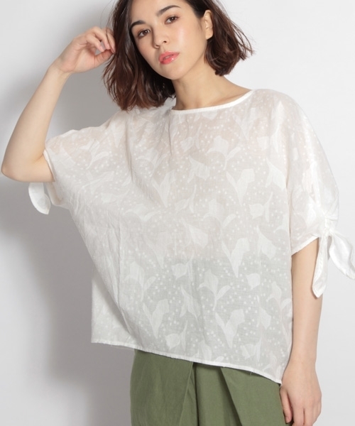 niko and...(ニコアンド)の「花ドビー袖リボンブラウス(シャツ/ブラウス・レディース・ホワイト/ネイビー/キャメル・MEDIUM/LARGE)」の1枚目の写真