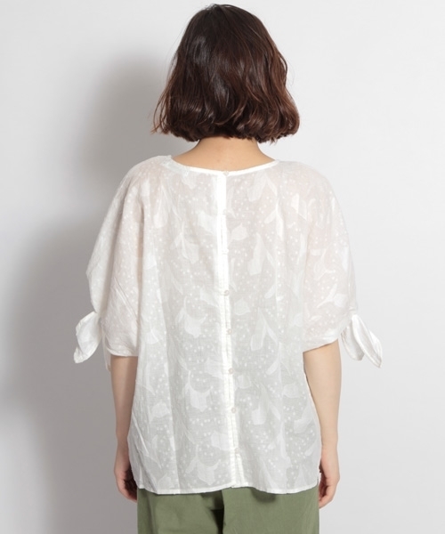 niko and...(ニコアンド)の「花ドビー袖リボンブラウス(シャツ/ブラウス・レディース・ホワイト/ネイビー/キャメル・MEDIUM/LARGE)」の9枚目の写真