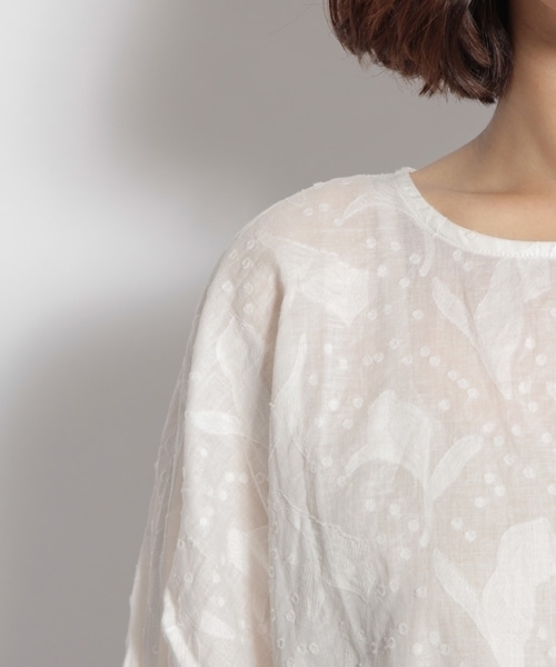 niko and...(ニコアンド)の「花ドビー袖リボンブラウス(シャツ/ブラウス・レディース・ホワイト/ネイビー/キャメル・MEDIUM/LARGE)」の10枚目の写真