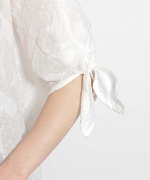 niko and...(ニコアンド)の「花ドビー袖リボンブラウス(シャツ/ブラウス・レディース・ホワイト/ネイビー/キャメル・MEDIUM/LARGE)」の11枚目の写真