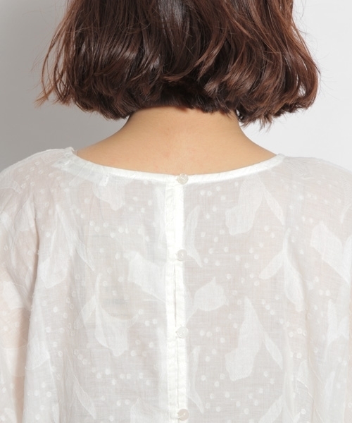 niko and...(ニコアンド)の「花ドビー袖リボンブラウス(シャツ/ブラウス・レディース・ホワイト/ネイビー/キャメル・MEDIUM/LARGE)」の13枚目の写真