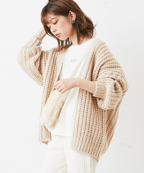 natural couture(ナチュラルクチュール)の「ちびロゴ刺繍ロンTシャツ(Tシャツ/カットソー・レディース・ベージュ/ブルー/アイボリー/ホワイト×ブラック/パープル系その他/スミクロ・FREE)」の3枚目の写真