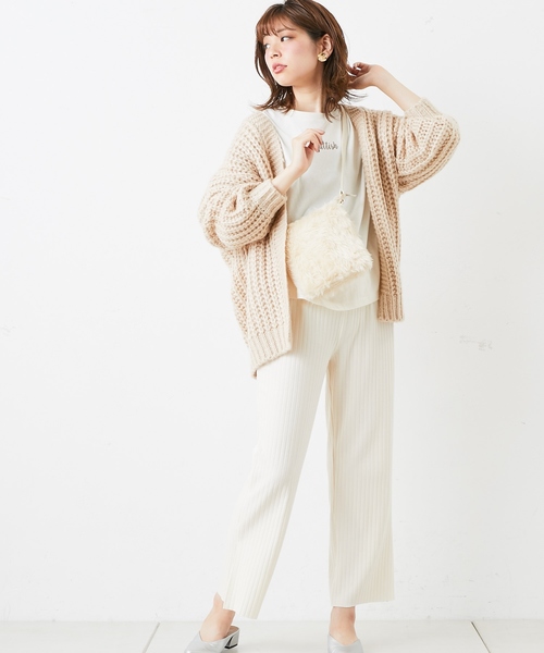 natural couture(ナチュラルクチュール)の「ちびロゴ刺繍ロンTシャツ(Tシャツ/カットソー・レディース・ベージュ/ブルー/アイボリー/ホワイト×ブラック/パープル系その他/スミクロ・FREE)」の7枚目の写真