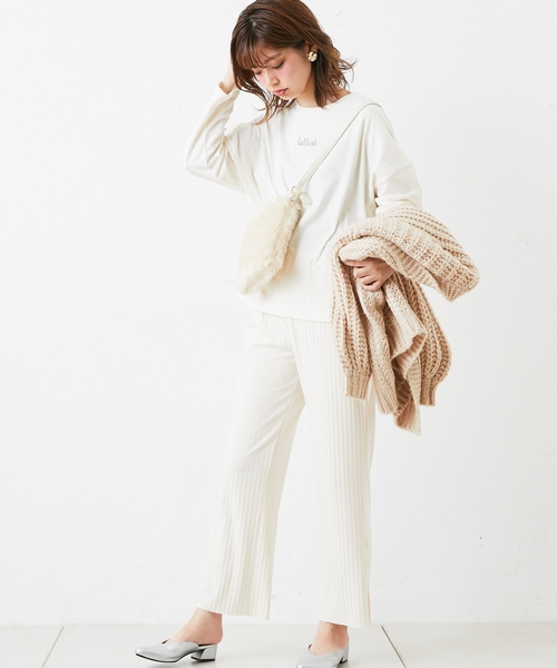 natural couture(ナチュラルクチュール)の「ちびロゴ刺繍ロンTシャツ(Tシャツ/カットソー・レディース・ベージュ/ブルー/アイボリー/ホワイト×ブラック/パープル系その他/スミクロ・FREE)」の9枚目の写真