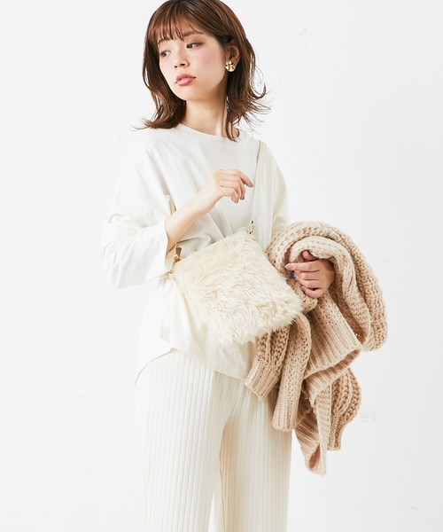 natural couture(ナチュラルクチュール)の「ちびロゴ刺繍ロンTシャツ(Tシャツ/カットソー・レディース・ベージュ/ブルー/アイボリー/ホワイト×ブラック/パープル系その他/スミクロ・FREE)」の10枚目の写真