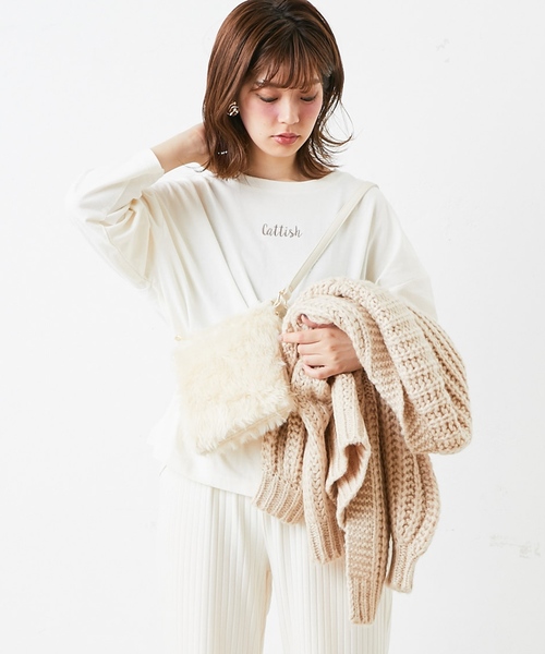 natural couture(ナチュラルクチュール)の「ちびロゴ刺繍ロンTシャツ(Tシャツ/カットソー・レディース・ベージュ/ブルー/アイボリー/ホワイト×ブラック/パープル系その他/スミクロ・FREE)」の11枚目の写真