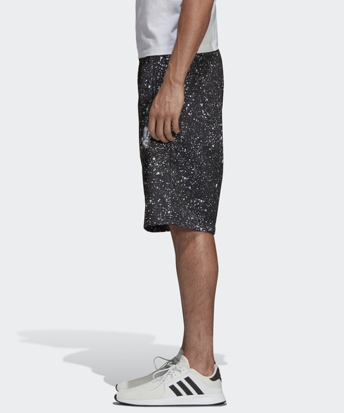 adidas（アディダス）の「ユニバース ショーツ [UNIVERSE AOP SHORTS] オリジナルス（その他パンツ・メンズ・ブラック系その他・SMALL/MEDIUM/LARGE）」の4枚目の写真