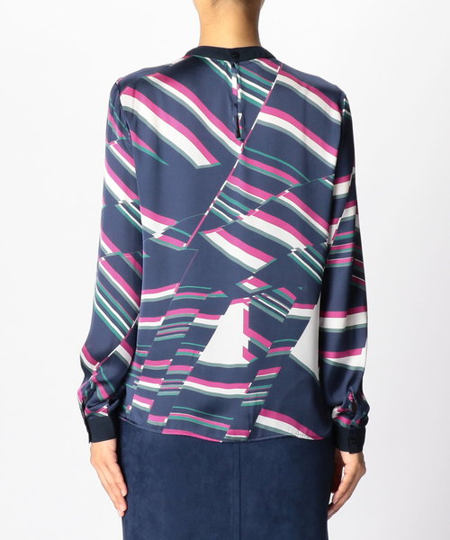 NARACAMICIE（ナラカミーチェ）の「ジオメトリックサテンプリントリボンブラウス（シャツ/ブラウス・レディース・グリーン/ピンク・SMALL/MEDIUM/LARGE）」の4枚目の写真