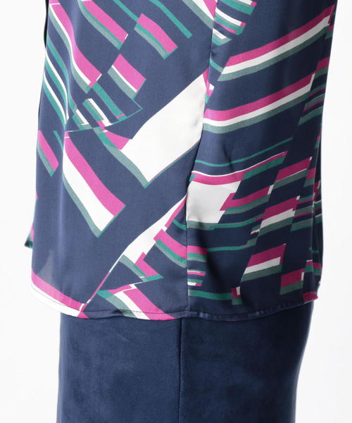 NARACAMICIE（ナラカミーチェ）の「ジオメトリックサテンプリントリボンブラウス（シャツ/ブラウス・レディース・グリーン/ピンク・SMALL/MEDIUM/LARGE）」の12枚目の写真