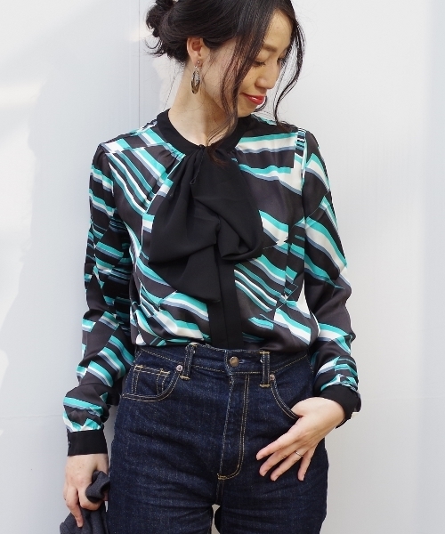 NARACAMICIE（ナラカミーチェ）の「ジオメトリックサテンプリントリボンブラウス（シャツ/ブラウス・レディース・グリーン/ピンク・SMALL/MEDIUM/LARGE）」の21枚目の写真