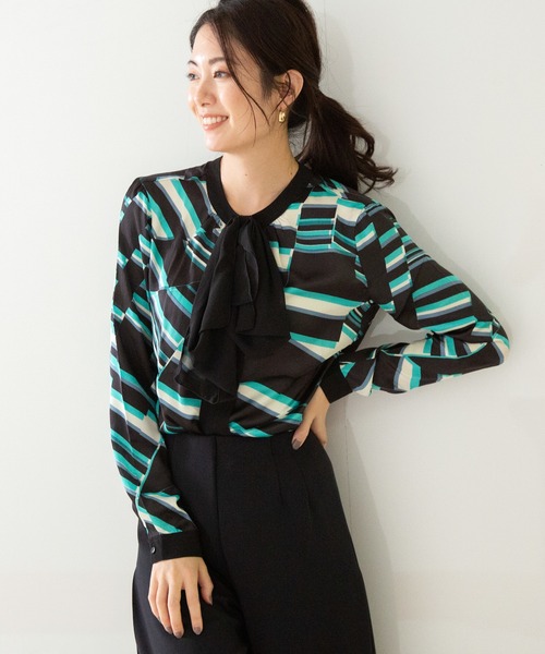 NARACAMICIE（ナラカミーチェ）の「ジオメトリックサテンプリントリボンブラウス（シャツ/ブラウス・レディース・グリーン/ピンク・SMALL/MEDIUM/LARGE）」の18枚目の写真
