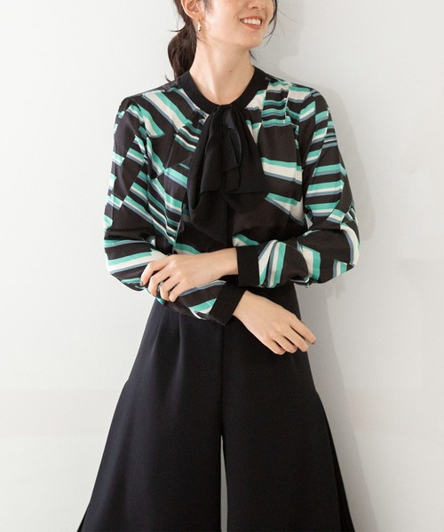 NARACAMICIE（ナラカミーチェ）の「ジオメトリックサテンプリントリボンブラウス（シャツ/ブラウス・レディース・グリーン/ピンク・SMALL/MEDIUM/LARGE）」の15枚目の写真