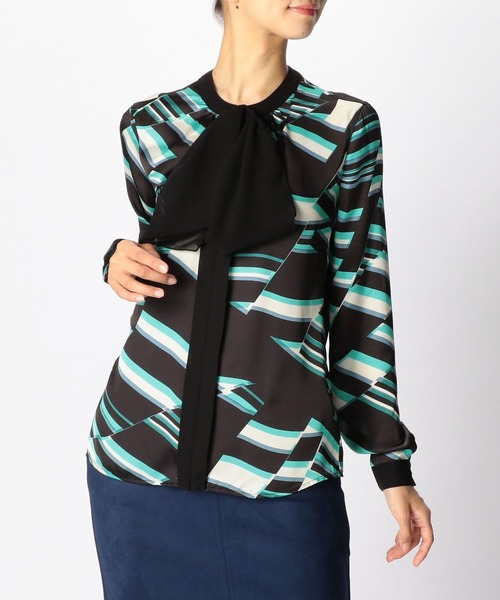 NARACAMICIE（ナラカミーチェ）の「ジオメトリックサテンプリントリボンブラウス（シャツ/ブラウス・レディース・グリーン/ピンク・SMALL/MEDIUM/LARGE）」の17枚目の写真