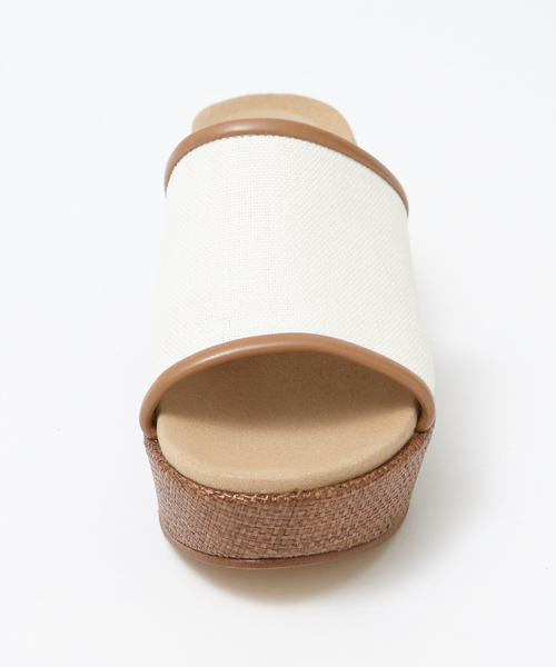 Au BANNISTER（オゥバニスター）の「【WEB限定】厚底ミュールサンダル（サンダル・レディース・ホワイト/ブラック/ベージュ・S/M/L）」の7枚目の写真