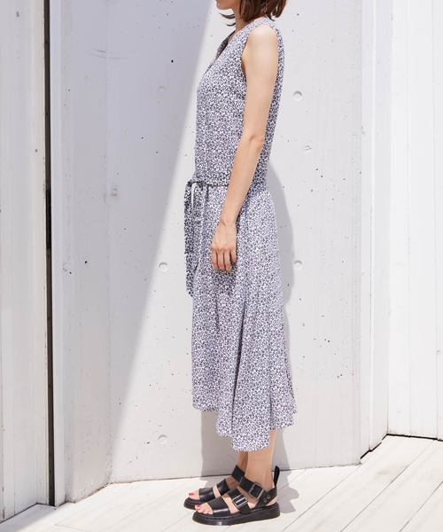 Chaco closet(チャコ クローゼット)の「小花柄ノースリーブワンピース(ワンピース・レディース・ブラック/オレンジ/アイボリー・FREE)」の9枚目の写真