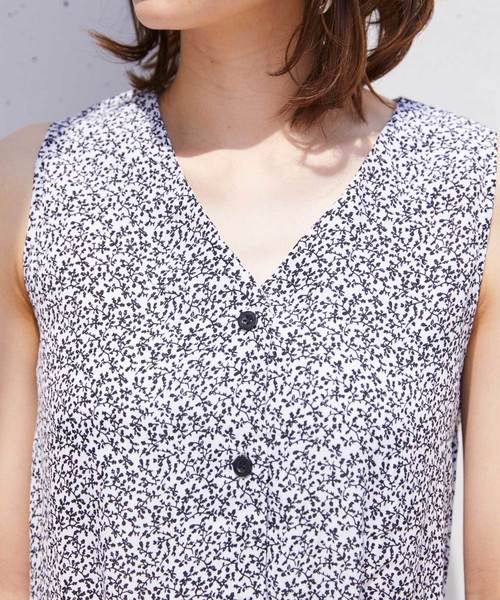 Chaco closet(チャコ クローゼット)の「小花柄ノースリーブワンピース(ワンピース・レディース・ブラック/オレンジ/アイボリー・FREE)」の10枚目の写真