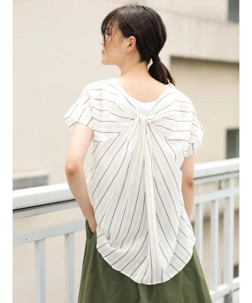 AMERICAN HOLIC（アメリカンホリック）の「Vネックバックねじりブラウス（シャツ/ブラウス・レディース・オフホワイト/ピンクベージュ/キャメル/ブラック/ストライプ/チェック/ブルー系その他5/その他5・FREE）」の14枚目の写真