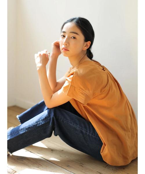 AMERICAN HOLIC（アメリカンホリック）の「Vネックバックねじりブラウス（シャツ/ブラウス・レディース・オフホワイト/ピンクベージュ/キャメル/ブラック/ストライプ/チェック/ブルー系その他5/その他5・FREE）」の19枚目の写真