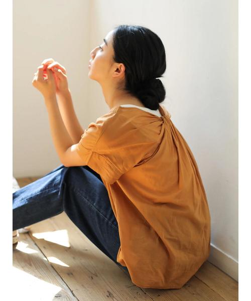 AMERICAN HOLIC（アメリカンホリック）の「Vネックバックねじりブラウス（シャツ/ブラウス・レディース・オフホワイト/ピンクベージュ/キャメル/ブラック/ストライプ/チェック/ブルー系その他5/その他5・FREE）」の12枚目の写真