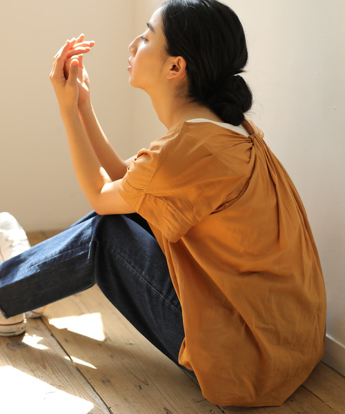 AMERICAN HOLIC（アメリカンホリック）の「Vネックバックねじりブラウス（シャツ/ブラウス・レディース・オフホワイト/ピンクベージュ/キャメル/ブラック/ストライプ/チェック/ブルー系その他5/その他5・FREE）」の5枚目の写真