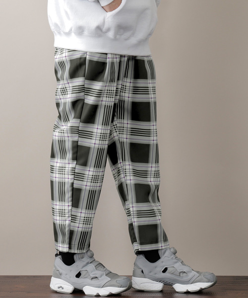 MONO-MART(モノマート)の「チェックテーパードパンツ(TP fabric)(その他パンツ・メンズ・ブラック系その他/ベージュ系その他/ブラック系その他2/ブラック系その他3/ベージュ系その他2・M/L)」の4枚目の写真