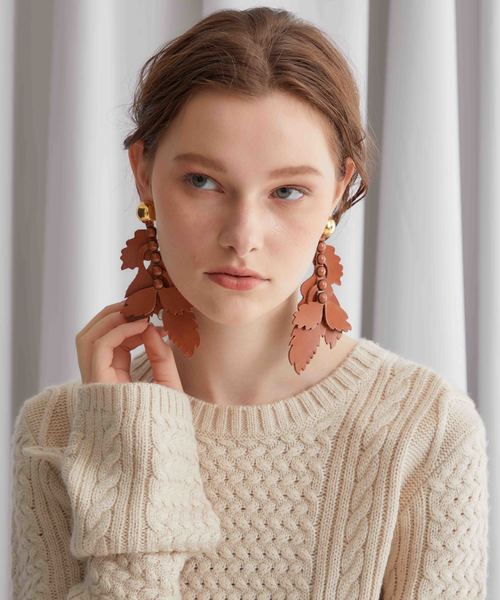 THE Dallas（ザ・ダラス）の「【THE Dallas(ザ ダラス)】レザーシャドーイヤリング D9A-65（イヤリング・レディース・ベージュ/キャメル・FREE）」の3枚目の写真