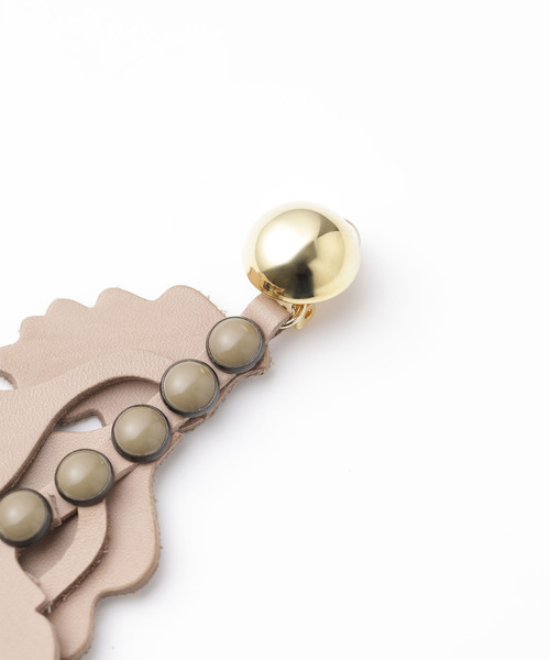 THE Dallas（ザ・ダラス）の「【THE Dallas(ザ ダラス)】レザーシャドーイヤリング D9A-65（イヤリング・レディース・ベージュ/キャメル・FREE）」の5枚目の写真