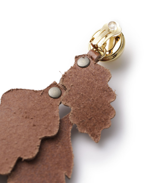 THE Dallas（ザ・ダラス）の「【THE Dallas(ザ ダラス)】レザーシャドーイヤリング D9A-65（イヤリング・レディース・ベージュ/キャメル・FREE）」の13枚目の写真